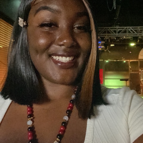 Meet your Posher, Au’maunie - Picture 1 of 1